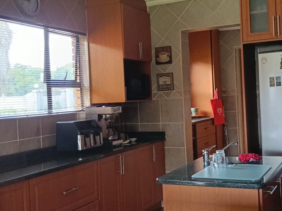 5 Bedroom Property for Sale in Loumar Western Cape